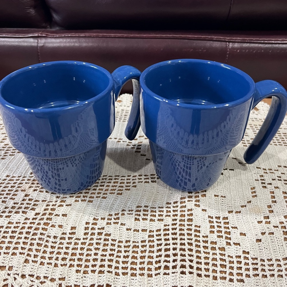 Mugs that look like garden pots. Mugs are in perfect condition and hold 14-16 oz